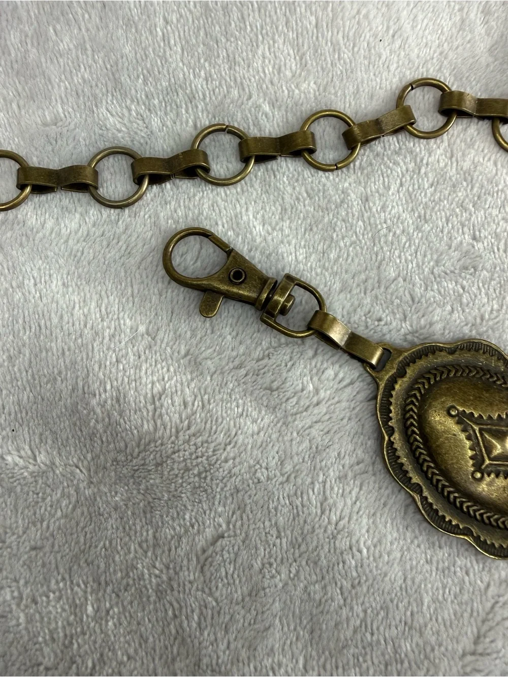 Vintage-Inspired Oval Medallion Chain Belt - Gold Tone
